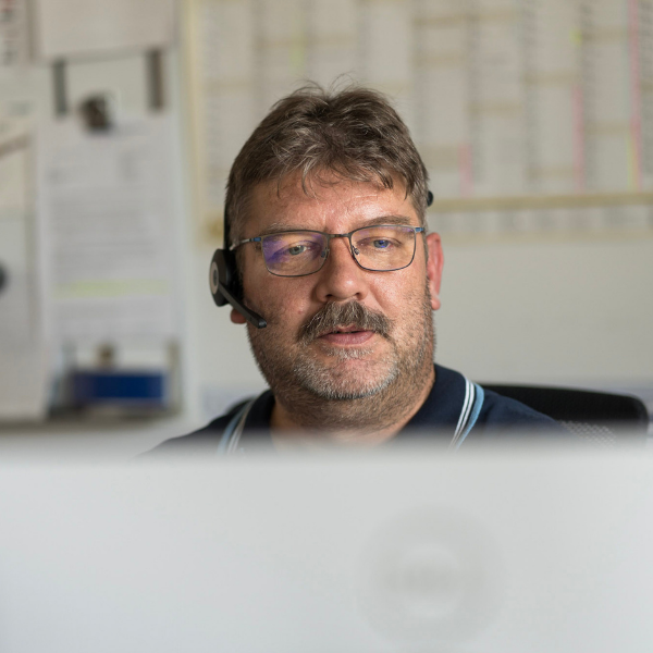 Kundenservice Mitarbeiter am Headset
